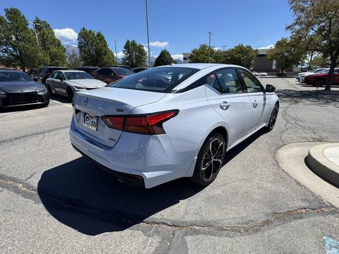 Used 2023 Nissan Altima 2.5 SR AWD/4WD image 7