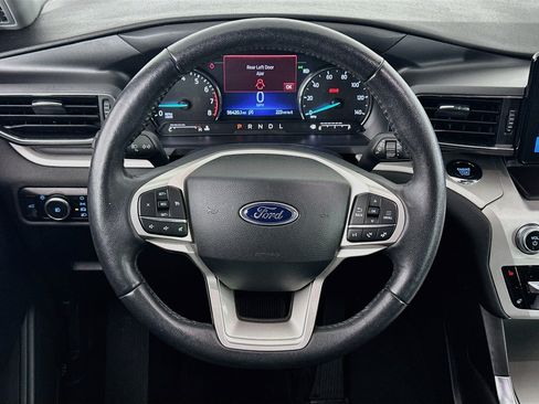 Used 2024 Ford Explorer XLT w/ Equipment Group 202A AWD/4WD image 18