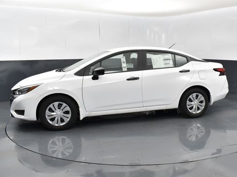 Used 2025 Nissan Versa S w/ Lighting Package image 4