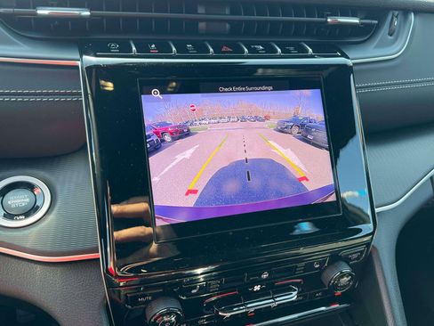 New 2025 Jeep Grand Cherokee L Altitude AWD/4WD image 17