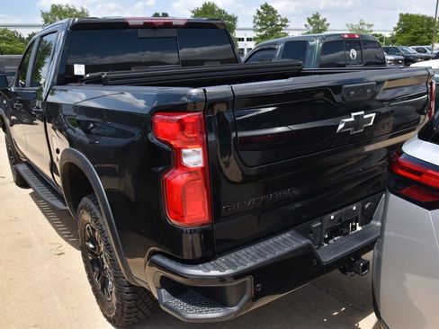 Used 2025 Chevrolet Silverado 1500 ZR2 w/ Technology Package AWD/4WD image 7