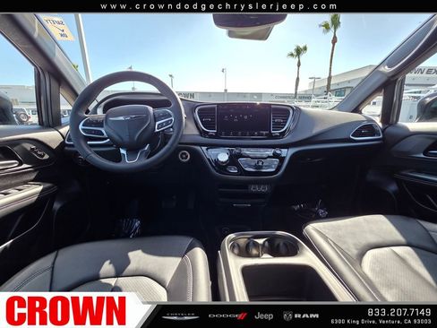 Used 2025 Chrysler Pacifica Select FWD image 17