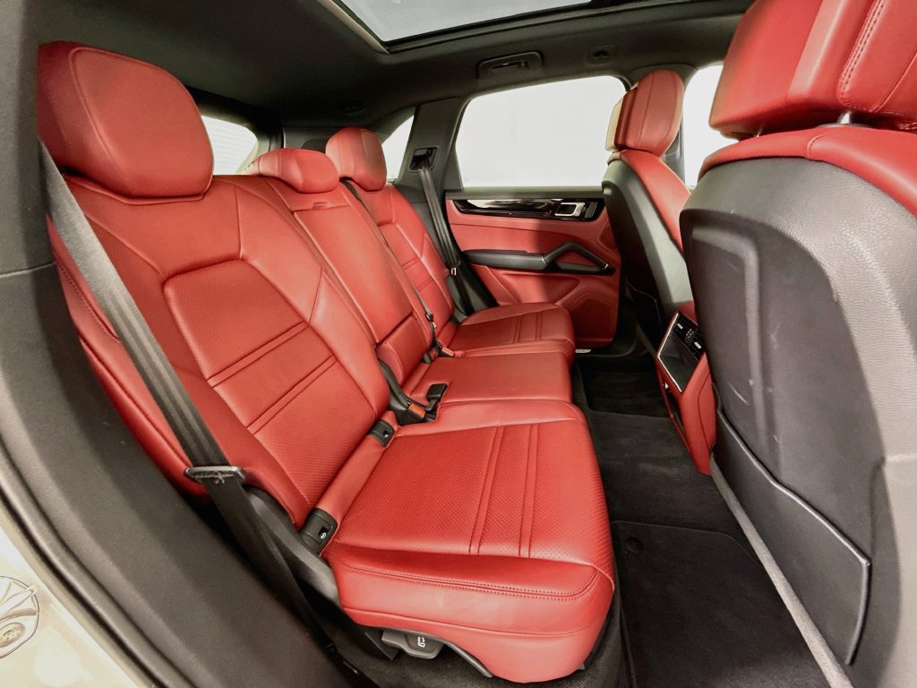 Certified 2023 Porsche Cayenne AWD/4WD image 28