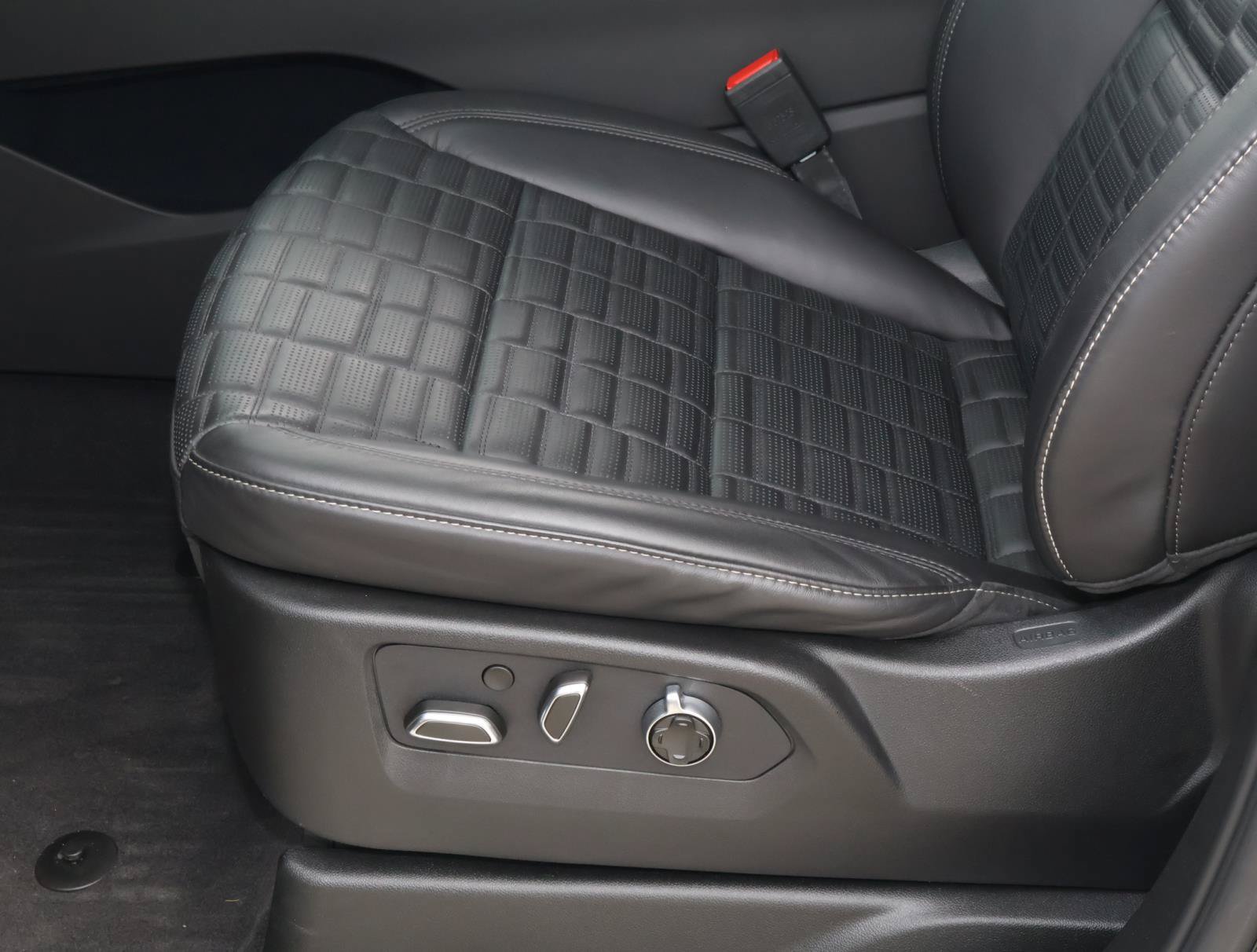 Certified 2026 Cadillac Escalade Platinum Sport w/ LPO, Floor Liner Package RWD image 22