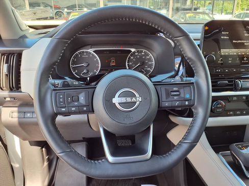 Used 2025 Nissan Pathfinder SL w/ SL Premium Package AWD/4WD image 15