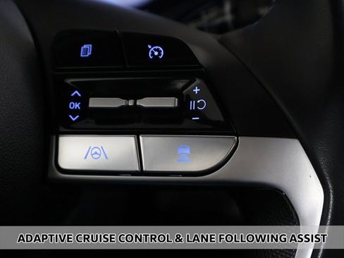 Used 2023 Hyundai Elantra Limited image 6