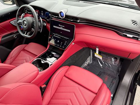 New 2025 Maserati Grecale Modena image 15