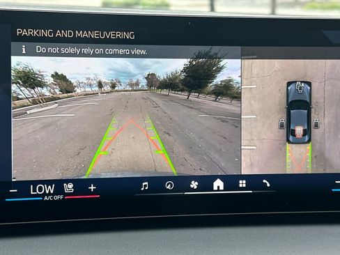 Used 2025 BMW 230i Coupe w/ Premium Package image 25