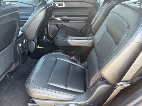 Used 2020 Ford Explorer XLT w/ Equipment Group 202A image 6