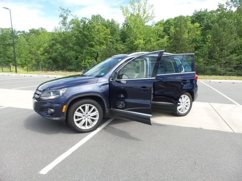 Used 2015 Volkswagen Tiguan SEL FWD image 56