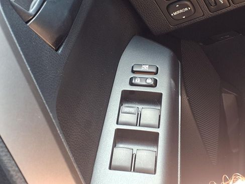 Used 2018 Toyota RAV4 LE FWD image 24