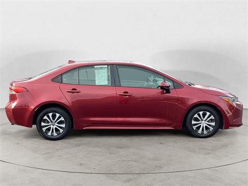 Used 2022 Toyota Corolla LE image 6