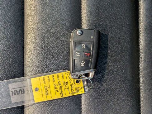 Used 2015 Volkswagen Golf R 4-Door image 32