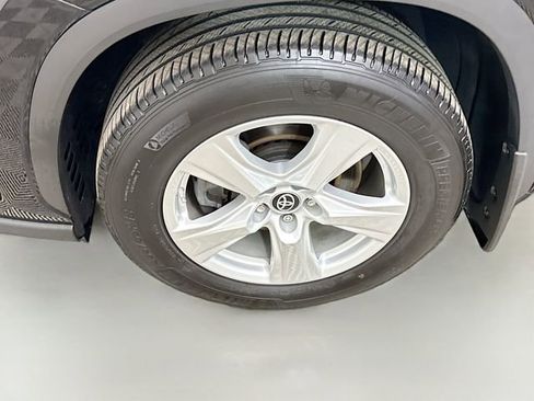 Used 2023 Toyota Highlander L image 31