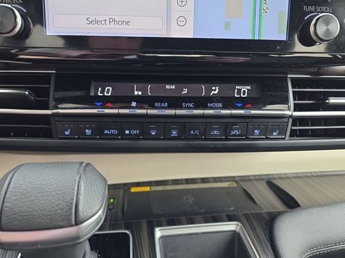 Used 2024 Toyota Sienna Platinum AWD/4WD image 26