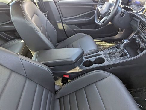 Used 2024 Volkswagen Jetta SE image 12