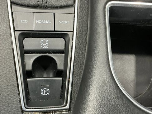 Used 2022 Toyota Avalon XLE image 7