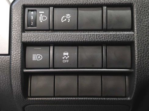 Certified 2025 Toyota Tacoma SR5 AWD/4WD image 18