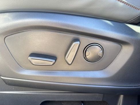 New 2026 Ford Explorer Active w/ Active Comfort Package image 10