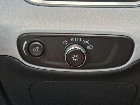 Used 2020 Chevrolet Bolt Premier w/ Infotainment Package FWD image 27