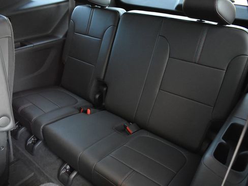 Certified 2023 Chevrolet Traverse RS w/ LPO, Floor Liner Package AWD/4WD image 27