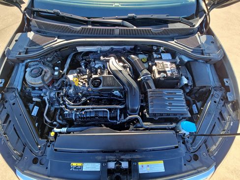 Used 2024 Volkswagen Jetta SE image 33