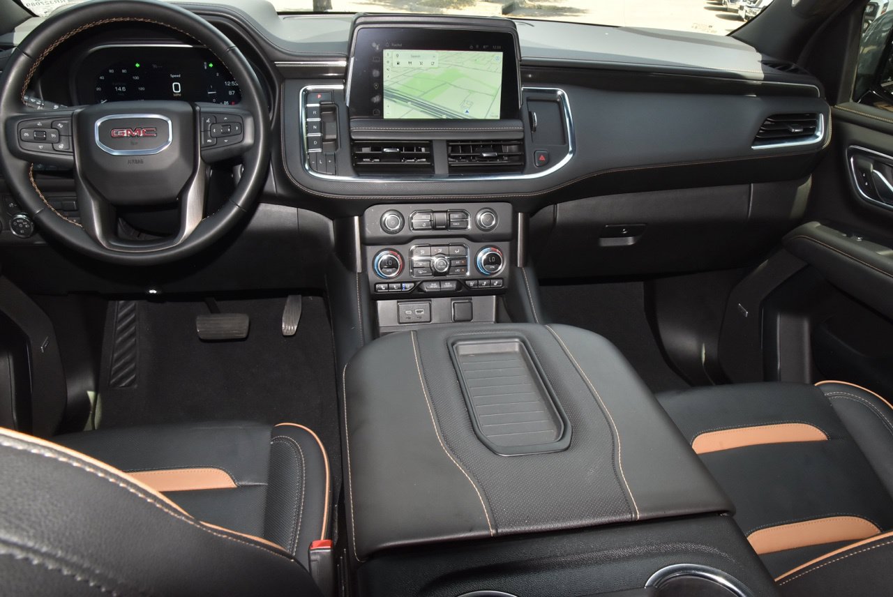 Used 2024 GMC Yukon AT4 w/ Technology Package AWD/4WD image 17