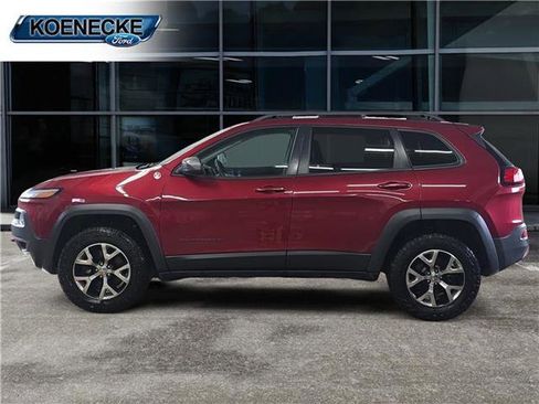 Used 2015 Jeep Cherokee Trailhawk w/ Comfort/Convenience Group image 2