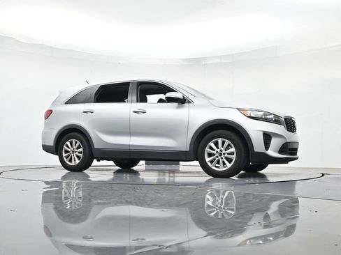 Used 2019 Kia Sorento L FWD image 34