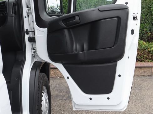 Used 2025 RAM ProMaster 2500 w/ U-Haul Equipment Group FWD image 42