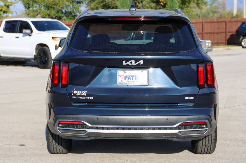 Used 2023 Kia Sorento EX FWD image 4