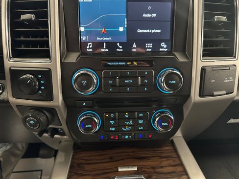 Used 2018 Ford F150 Lariat AWD/4WD image 18