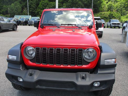 Used 2025 Jeep Wrangler Sport AWD/4WD image 8