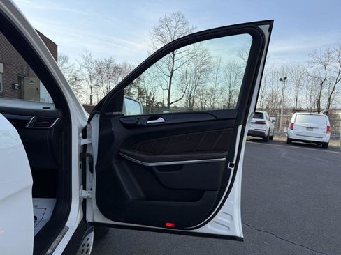 Used 2015 Mercedes-Benz GL 63 AMG 4MATIC image 16