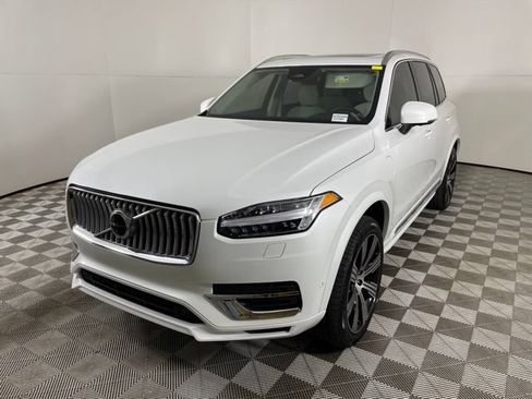 Used 2025 Volvo XC90 T8 Plus w/ Protection Package Premier AWD/4WD image 5