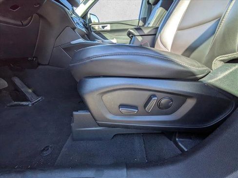 Used 2022 Ford Explorer XLT w/ Equipment Group 202A image 17