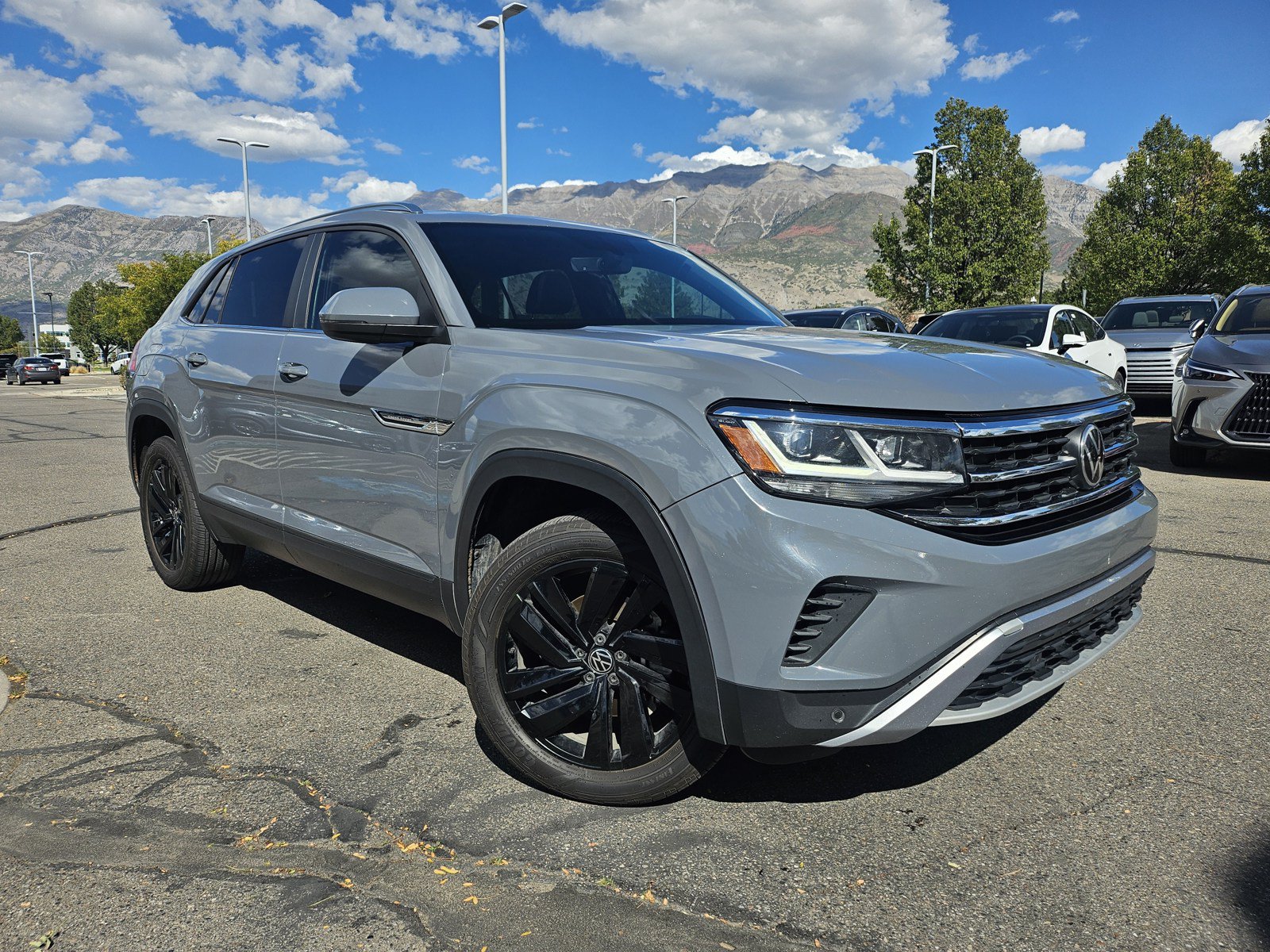 Used 2023 Volkswagen Atlas Cross Sport SE w/ Panoramic Sunroof Package AWD/4WD image 3