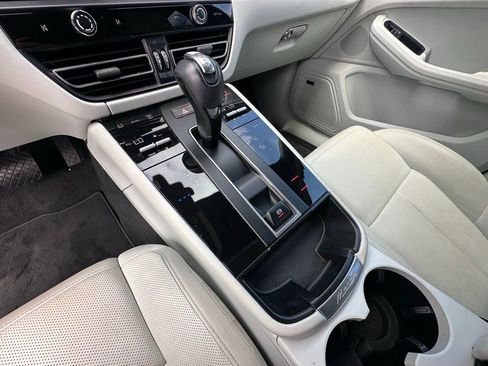 Certified 2023 Porsche Macan S image 31