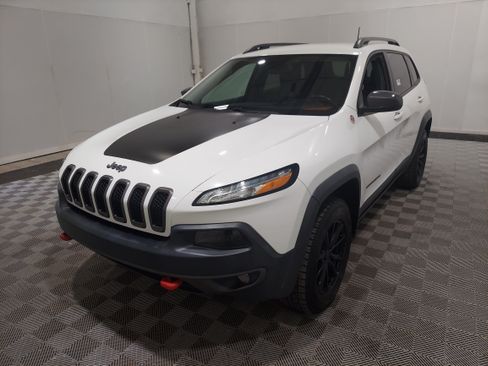 Used 2017 Jeep Cherokee Trailhawk w/ Cold Weather Group AWD/4WD image 1