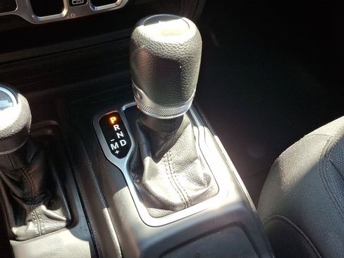 Used 2018 Jeep Wrangler Unlimited Sport S AWD/4WD image 12