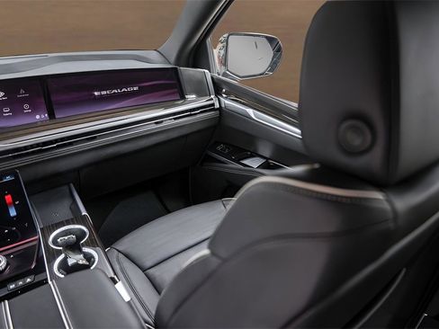 Certified 2025 Cadillac Escalade ESV Premium Luxury image 47