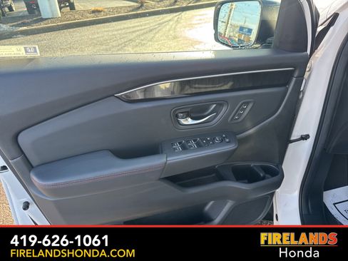 Used 2025 Honda Pilot Black Edition image 13