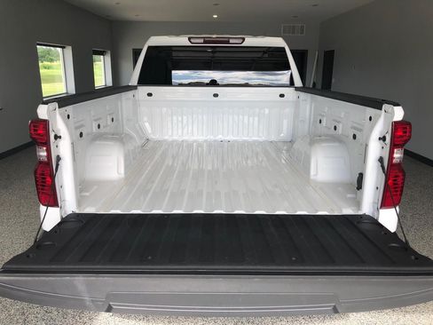 Used 2023 Chevrolet Silverado 1500 LT AWD/4WD image 9