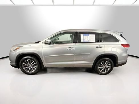 Used 2018 Toyota Highlander XLE w/ Protection Package #3 image 2