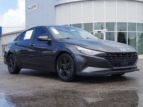 Used 2021 Hyundai Elantra SEL w/ Convenience Package FWD image 2