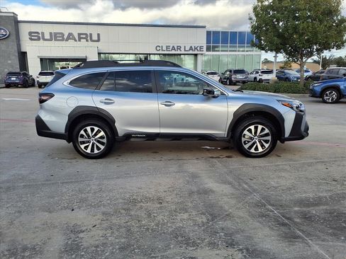 Used 2025 Subaru Outback Premium image 19