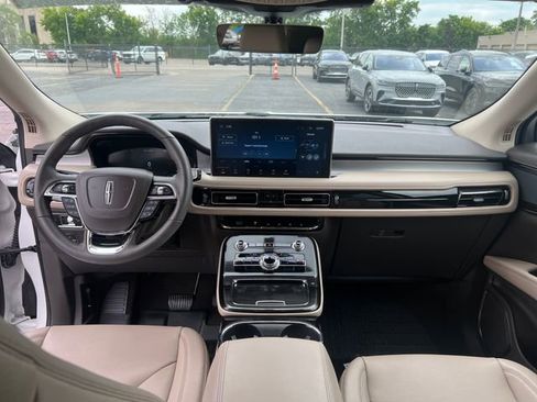 Used 2023 Lincoln Nautilus FWD w/ Premium Package image 17