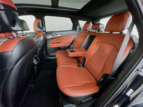 Used 2025 Kia Sportage SX image 30