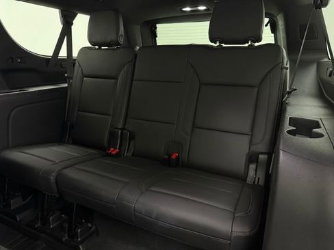 Used 2021 Chevrolet Suburban Z71 w/ Z71 Signature Package AWD/4WD image 35