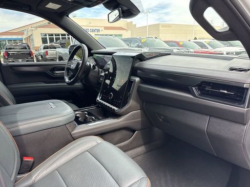 Certified 2025 GMC Yukon XL AT4 w/ LPO, Floor Liner Package AWD/4WD image 31